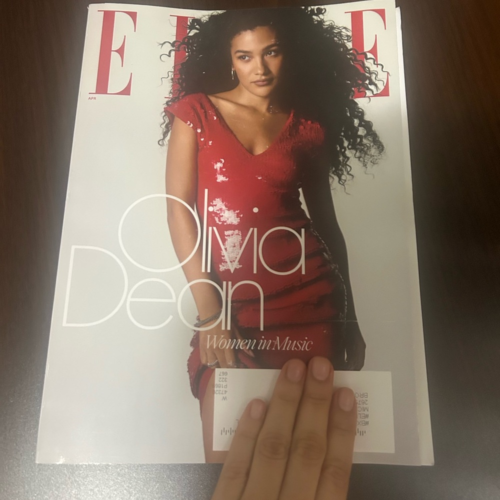 Elle Magazine - Picture 2 of 6